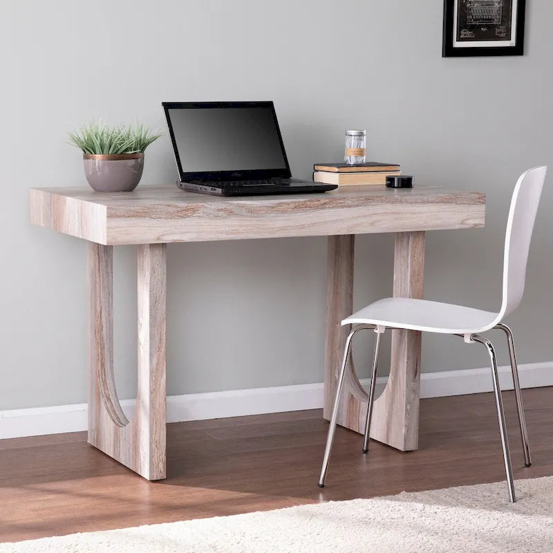 Bureau imitation marbre avec base géométrique
