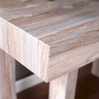 Bureau imitation marbre avec base géométrique